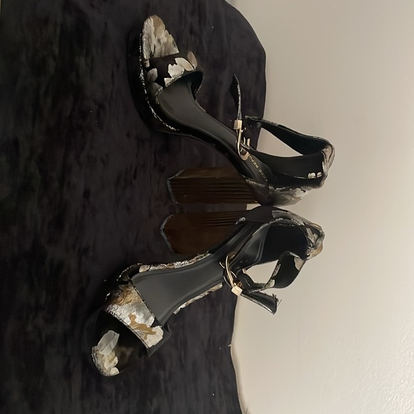 Shoe Republic LA 4.5 inch black high heels - Picture 3 of 4